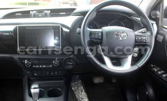 Nunua Ilio tumika Toyota Hilux Beige Gari ndani ya Hlatikulu nchini Wilaya ya Shiselweni Nunua Ilio tumika Toyota Hilux Beige Gari ndani ya Hlatikulu nchini Wilaya ya Shiselweni