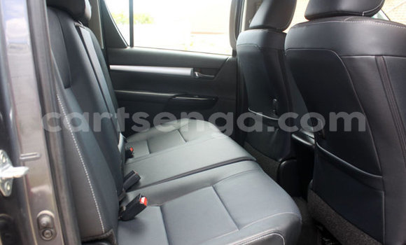 Nunua Ilio tumika Toyota Hilux Beige Gari ndani ya Hlatikulu nchini Wilaya ya Shiselweni Nunua Ilio tumika Toyota Hilux Beige Gari ndani ya Hlatikulu nchini Wilaya ya Shiselweni