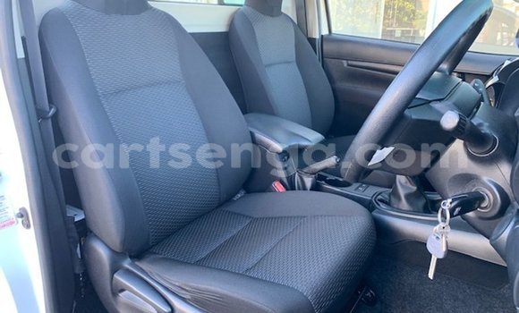 Nunua Ilio tumika Toyota Hilux White Gari ndani ya Bulembu nchini Hhohho Nunua Ilio tumika Toyota Hilux White Gari ndani ya Bulembu nchini Hhohho