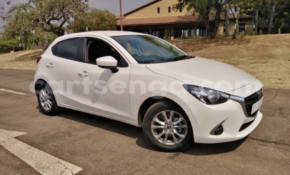 Nunua Ilio tumika Mazda 2 White Gari ndani ya Ezulwini nchini Hhohho Nunua Ilio tumika Mazda 2 White Gari ndani ya Ezulwini nchini Hhohho