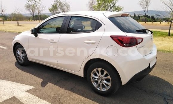 Nunua Ilio tumika Mazda 2 White Gari ndani ya Ezulwini nchini Hhohho Nunua Ilio tumika Mazda 2 White Gari ndani ya Ezulwini nchini Hhohho