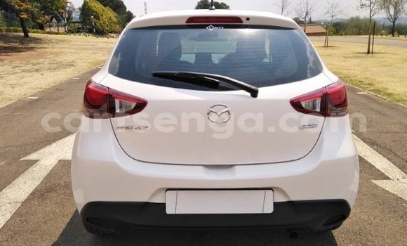 Nunua Ilio tumika Mazda 2 White Gari ndani ya Ezulwini nchini Hhohho Nunua Ilio tumika Mazda 2 White Gari ndani ya Ezulwini nchini Hhohho