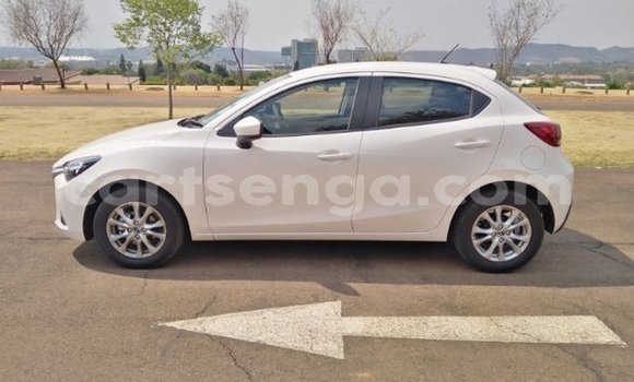 Nunua Ilio tumika Mazda 2 White Gari ndani ya Ezulwini nchini Hhohho Nunua Ilio tumika Mazda 2 White Gari ndani ya Ezulwini nchini Hhohho