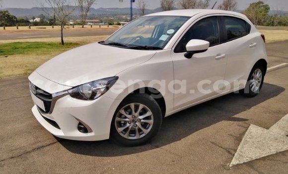 Nunua Ilio tumika Mazda 2 White Gari ndani ya Ezulwini nchini Hhohho Nunua Ilio tumika Mazda 2 White Gari ndani ya Ezulwini nchini Hhohho