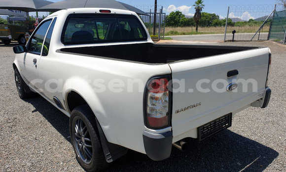 Acheter Occasion Voiture Ford B-MAX Blanc à Ezulwini, Hhohho Acheter Occasion Voiture Ford B-MAX Blanc à Ezulwini, Hhohho