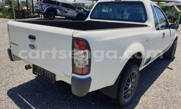 Acheter Occasion Voiture Ford B-MAX Blanc à Ezulwini, Hhohho Acheter Occasion Voiture Ford B-MAX Blanc à Ezulwini, Hhohho