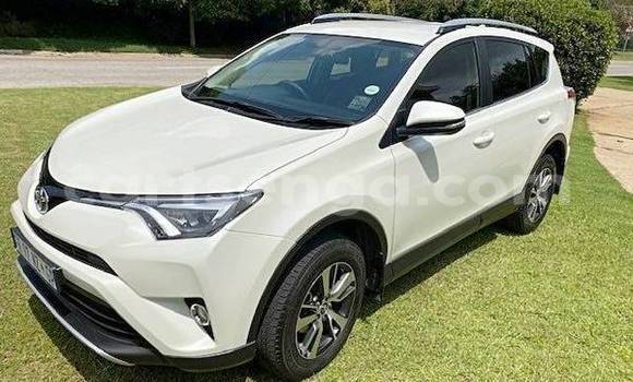 Acheter Occasion Voiture Toyota RAV4 Blanc à Ezulwini, Hhohho Acheter Occasion Voiture Toyota RAV4 Blanc à Ezulwini, Hhohho