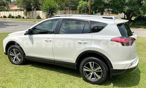 Acheter Occasion Voiture Toyota RAV4 Blanc à Ezulwini, Hhohho Acheter Occasion Voiture Toyota RAV4 Blanc à Ezulwini, Hhohho