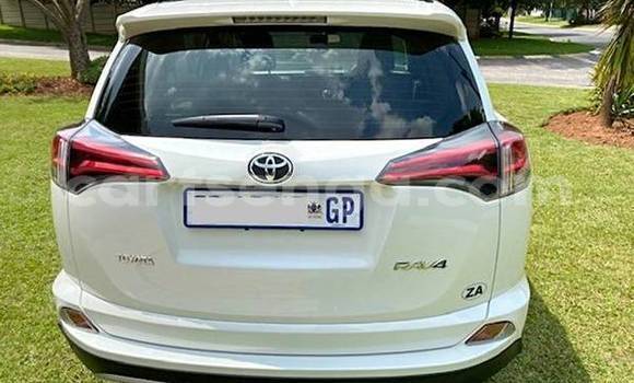 Acheter Occasion Voiture Toyota RAV4 Blanc à Ezulwini, Hhohho Acheter Occasion Voiture Toyota RAV4 Blanc à Ezulwini, Hhohho