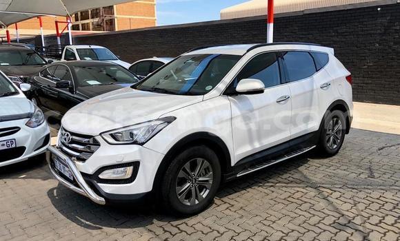 Acheter Occasion Voiture Hyundai Santa Fe Blanc à Hlatikulu, Shiselweni District Acheter Occasion Voiture Hyundai Santa Fe Blanc à Hlatikulu, Shiselweni District