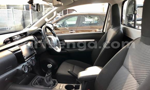 Nunua Ilio tumika Toyota Hilux White Gari ndani ya Manzini nchini Manzini Nunua Ilio tumika Toyota Hilux White Gari ndani ya Manzini nchini Manzini