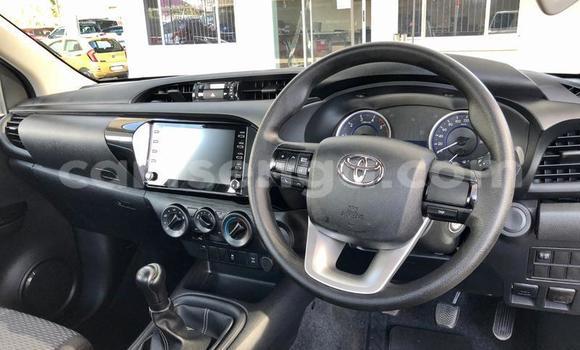 Nunua Ilio tumika Toyota Hilux White Gari ndani ya Manzini nchini Manzini Nunua Ilio tumika Toyota Hilux White Gari ndani ya Manzini nchini Manzini