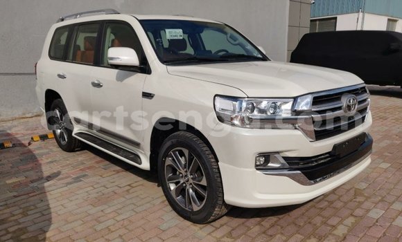 Buy Import Toyota Land Cruiser White Car in Import - Dubai in Hhohho Buy Import Toyota Land Cruiser White Car in Import - Dubai in Hhohho