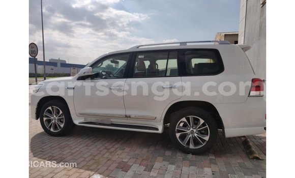 Buy Import Toyota Land Cruiser White Car in Import - Dubai in Hhohho Buy Import Toyota Land Cruiser White Car in Import - Dubai in Hhohho