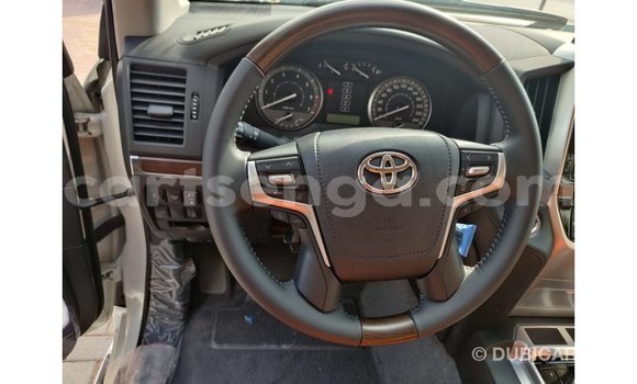 Buy Import Toyota Land Cruiser White Car in Import - Dubai in Hhohho Buy Import Toyota Land Cruiser White Car in Import - Dubai in Hhohho