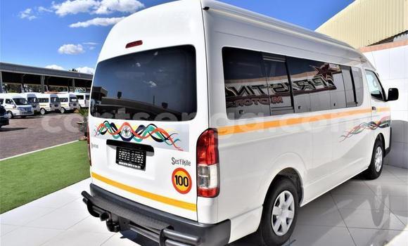 Buy Used Toyota 2000GT White Car in Ezulwini in Hhohho Buy Used Toyota 2000GT White Car in Ezulwini in Hhohho