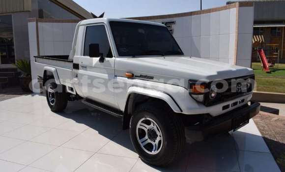 Acheter Occasion Voiture Toyota Land Cruiser Blanc à Big Bend, Lubombo Acheter Occasion Voiture Toyota Land Cruiser Blanc à Big Bend, Lubombo