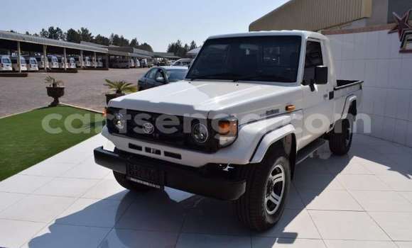 Acheter Occasion Voiture Toyota Land Cruiser Blanc à Big Bend, Lubombo Acheter Occasion Voiture Toyota Land Cruiser Blanc à Big Bend, Lubombo