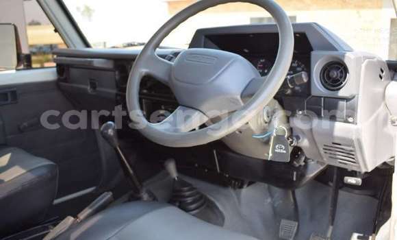 Acheter Occasion Voiture Toyota Land Cruiser Blanc à Big Bend, Lubombo Acheter Occasion Voiture Toyota Land Cruiser Blanc à Big Bend, Lubombo