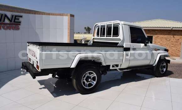 Acheter Occasion Voiture Toyota Land Cruiser Blanc à Big Bend, Lubombo Acheter Occasion Voiture Toyota Land Cruiser Blanc à Big Bend, Lubombo
