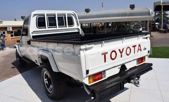 Acheter Occasion Voiture Toyota Land Cruiser Blanc à Big Bend, Lubombo Acheter Occasion Voiture Toyota Land Cruiser Blanc à Big Bend, Lubombo