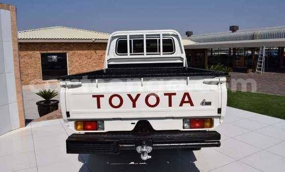 Acheter Occasion Voiture Toyota Land Cruiser Blanc à Big Bend, Lubombo Acheter Occasion Voiture Toyota Land Cruiser Blanc à Big Bend, Lubombo
