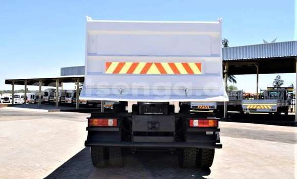 Acheter Occasion Utilitaire Mercedes‒Benz 1840 Blanc à Big Bend, Lubombo District Acheter Occasion Utilitaire Mercedes‒Benz 1840 Blanc à Big Bend, Lubombo District