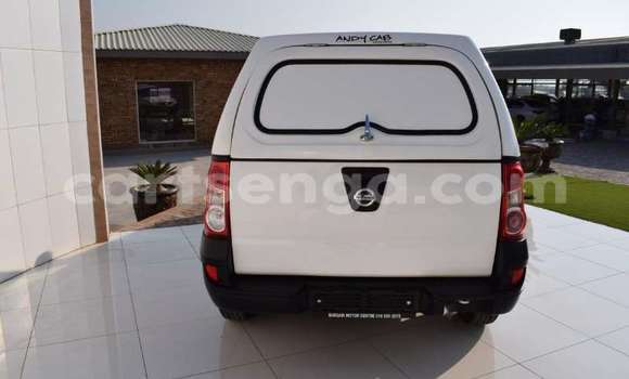 Nunua Ilio tumika Nissan NP 300 White Gari ndani ya Big Bend nchini Lubombo Nunua Ilio tumika Nissan NP 300 White Gari ndani ya Big Bend nchini Lubombo