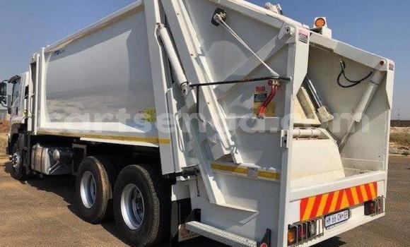 Nunua Ilio tumika Isuzu FTR 850 White Lori ndani ya Big Bend nchini Lubombo Nunua Ilio tumika Isuzu FTR 850 White Lori ndani ya Big Bend nchini Lubombo