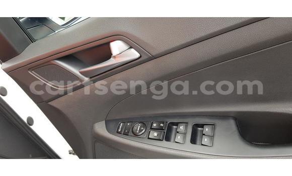 Buy Used Hyundai Tucson White Car in Ezulwini in Hhohho Buy Used Hyundai Tucson White Car in Ezulwini in Hhohho