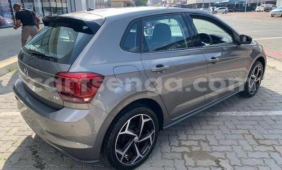 Nunua Ilio tumika Volkswagen Polo Beige Gari ndani ya Big Bend nchini Lubombo Nunua Ilio tumika Volkswagen Polo Beige Gari ndani ya Big Bend nchini Lubombo