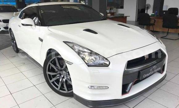 Nunua Ilio tumika Nissan GT-R White Gari ndani ya Ezulwini nchini Hhohho Nunua Ilio tumika Nissan GT-R White Gari ndani ya Ezulwini nchini Hhohho