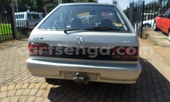 Acheter Occasion Voiture Mazda 323 Gris à Bulembu, Hhohho Acheter Occasion Voiture Mazda 323 Gris à Bulembu, Hhohho