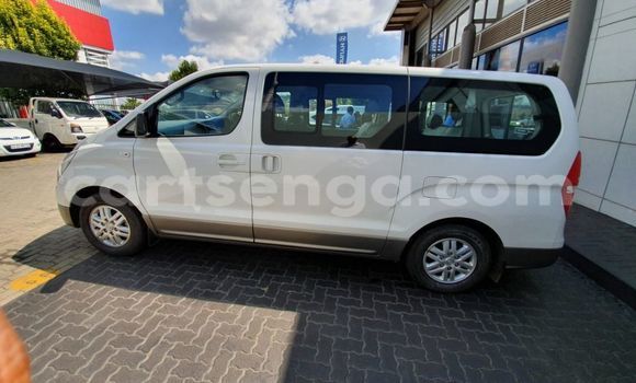 Buy Used Hyundai H1 White Car in Ezulwini in Hhohho Buy Used Hyundai H1 White Car in Ezulwini in Hhohho