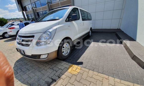 Buy Used Hyundai H1 White Car in Ezulwini in Hhohho Buy Used Hyundai H1 White Car in Ezulwini in Hhohho