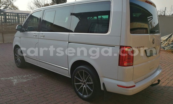 Buy Used Volkswagen Caravelle White Car in Matsapha in Manzini Buy Used Volkswagen Caravelle White Car in Matsapha in Manzini