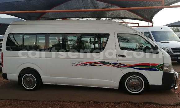 Acheter Occasion Voiture Toyota Hiace Blanc à Bulembu, Hhohho Acheter Occasion Voiture Toyota Hiace Blanc à Bulembu, Hhohho