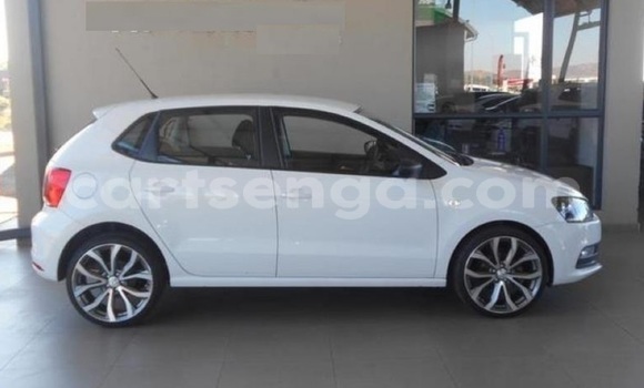 Nunua Ilio tumika Volkswagen Polo White Gari ndani ya Bulembu nchini Hhohho Nunua Ilio tumika Volkswagen Polo White Gari ndani ya Bulembu nchini Hhohho