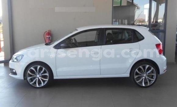 Nunua Ilio tumika Volkswagen Polo White Gari ndani ya Bulembu nchini Hhohho Nunua Ilio tumika Volkswagen Polo White Gari ndani ya Bulembu nchini Hhohho