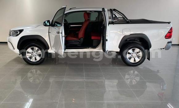 Nunua Ilio tumika Toyota Hilux White Gari ndani ya Mbabane nchini Manzini Nunua Ilio tumika Toyota Hilux White Gari ndani ya Mbabane nchini Manzini