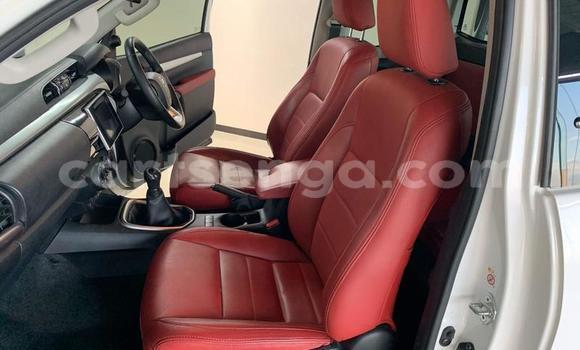 Nunua Ilio tumika Toyota Hilux White Gari ndani ya Mbabane nchini Manzini Nunua Ilio tumika Toyota Hilux White Gari ndani ya Mbabane nchini Manzini
