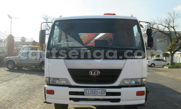 Acheter Occasion Utilitaire Nissan UD Blanc à Ezulwini, Hhohho Acheter Occasion Utilitaire Nissan UD Blanc à Ezulwini, Hhohho