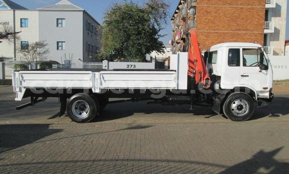 Acheter Occasion Utilitaire Nissan UD Blanc à Ezulwini, Hhohho Acheter Occasion Utilitaire Nissan UD Blanc à Ezulwini, Hhohho