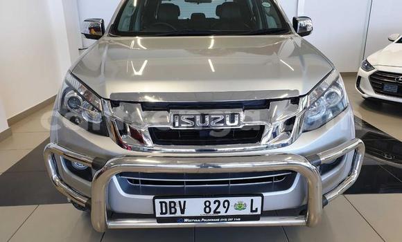 Buy Used Isuzu KB Silver Car in Ezulwini in Hhohho Buy Used Isuzu KB Silver Car in Ezulwini in Hhohho