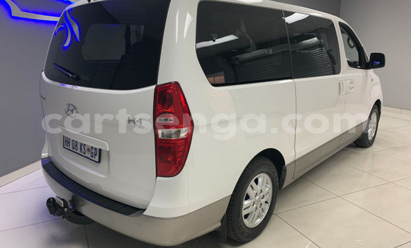 Acheter Occasion Voiture Hyundai H1 Blanc à Big Bend, Lubombo District Acheter Occasion Voiture Hyundai H1 Blanc à Big Bend, Lubombo District