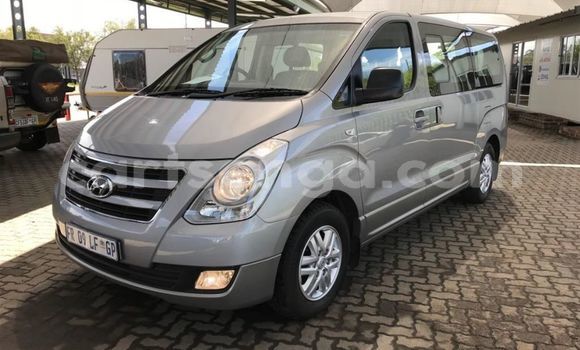 Nunua Ilio tumika Hyundai H1 Silver Gari ndani ya Big Bend nchini Wilaya ya Lubombo Nunua Ilio tumika Hyundai H1 Silver Gari ndani ya Big Bend nchini Wilaya ya Lubombo