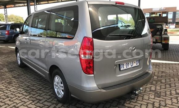 Nunua Ilio tumika Hyundai H1 Silver Gari ndani ya Big Bend nchini Wilaya ya Lubombo Nunua Ilio tumika Hyundai H1 Silver Gari ndani ya Big Bend nchini Wilaya ya Lubombo