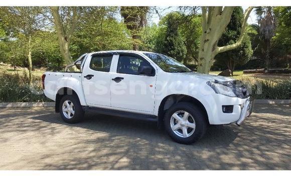 Buy Used Isuzu KB White Car in Ezulwini in Hhohho Buy Used Isuzu KB White Car in Ezulwini in Hhohho