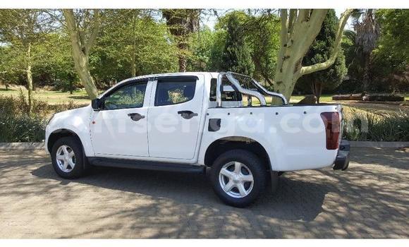 Buy Used Isuzu KB White Car in Ezulwini in Hhohho Buy Used Isuzu KB White Car in Ezulwini in Hhohho