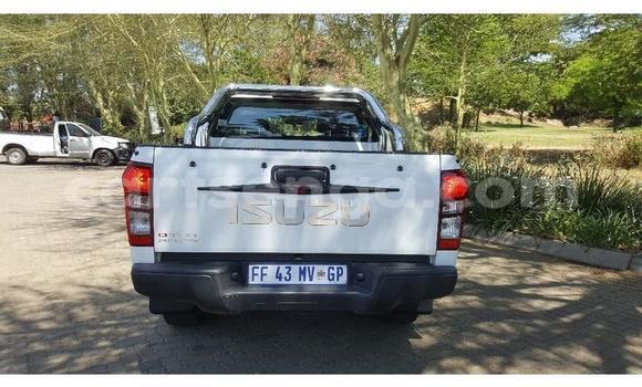 Buy Used Isuzu KB White Car in Ezulwini in Hhohho Buy Used Isuzu KB White Car in Ezulwini in Hhohho